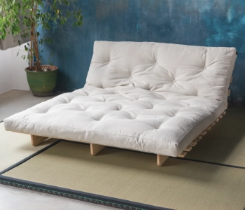 Futon zusammenlegen – Schritt für Schritt. Japanische Praxis für dein Zuhause